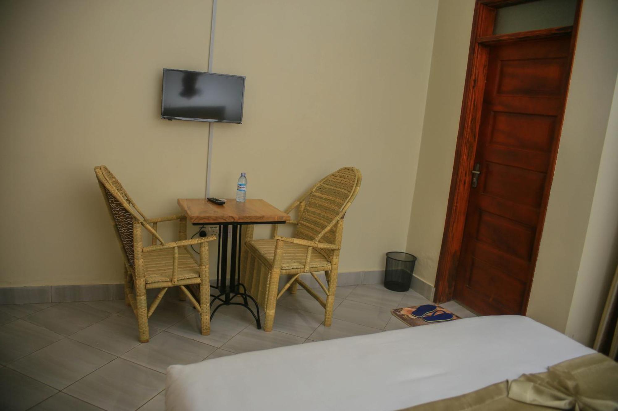 Fort Suites Fort Portal Экстерьер фото